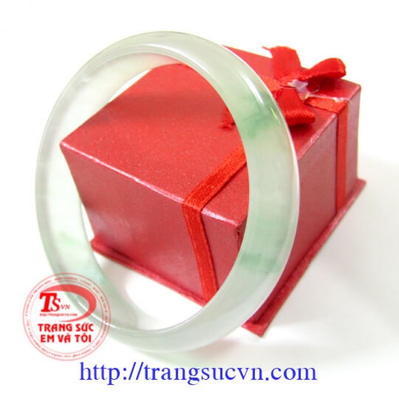 Vòng phỉ thúy ngọc jadeite loại trong