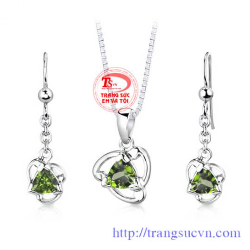 Hoa tai mặt dây peridot