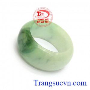 Nhẫn Jadeite thiên nhiên