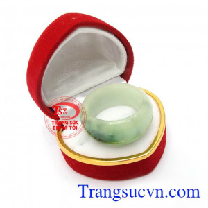Nhẫn Jadeite thiên nhiên
