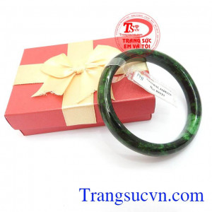 Vòng ngọc Phỉ Thúy sang trọng, quý phái