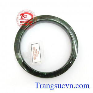 Nhẫn bản vuông ngọc vân may mắn là món quà ý nghĩa nhất mà phái nữ nên chọn và như là một món nữ trang cần thiết đối với mình