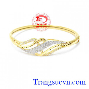 Vòng tay nữ vàng cầu may bảo hành 6 tháng. 