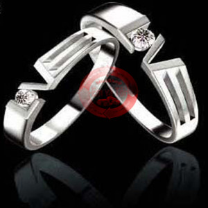 Nhẫn cắt chữ love