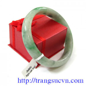 Vòng ngọc jadeite thiên nhiên