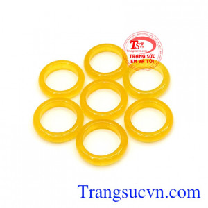 Nhẫn cẩm thạch màu vàng