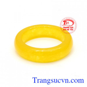 Nhẫn cẩm thạch màu vàng