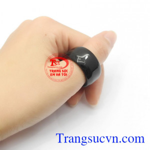 Nhẫn mã não đen phong cách