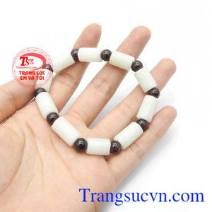 Chuỗi cẩm thạch trắng độc đáo