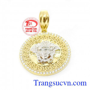 Mặt dây nam vàng 10k được chế tác từ vàng màu, với thiết kế khá tỉ mỉ làm cho chiếc mặt dây thêm đặc sắc hơn