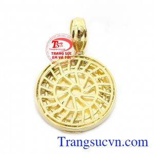 Mặt dây chim ưng mạnh mẽ