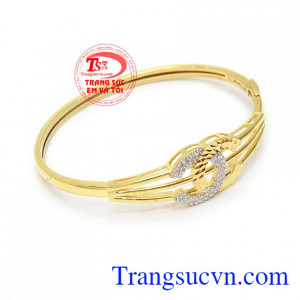 Vòng tay vàng màu tinh tế