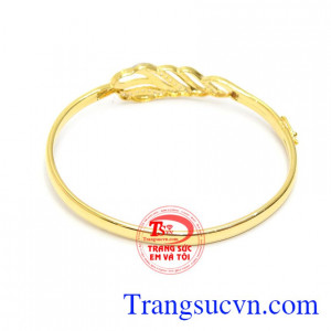 Sản phẩm đẹp, được phái nữ ưa thích. Vòng tay vàng xinh xắn