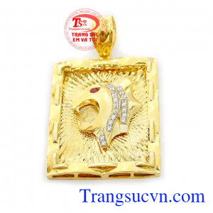 Mặt dây báo 18k là sản phẩm vàng tây được chế tác tinh tế, tỉ mỉ với công nghệ 3D mới