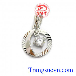 Mặt dây chuyền vàng trắng xinh xắn là sản phẩm mặt dây chuyền Hàn Quốc, kiểu dáng trẻ trung xinh xắn