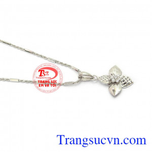 Mặt dây chuyền vàng cánh hoa