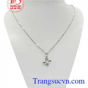 Bộ dây chyền vàng cánh hoa là sản phẩm đẹp, xinh xắn là món quà ý nghĩa dành tặng bạn gái