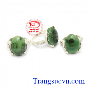 Nhẫn nữ ngọc cẩm thạch quý phái