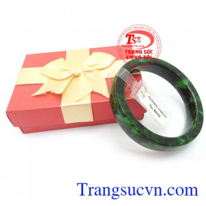 Vòng ngọc đẹp tinh tế