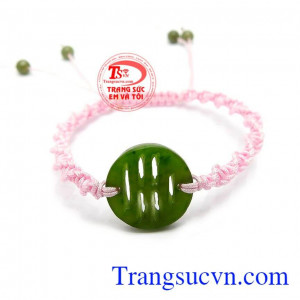 Vòng dây tết chữ hỷ là sản phẩm vòng tay handmade gắn ngọc cẩm thạch thiên nhiên