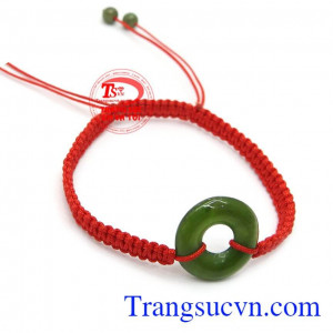 Ngọc cẩm thạch đem lại sự an tâm và làm giảm bớt lo lắng, cân bằng của nó làm cho nó hài hòa tất cả các khía cạnh của cuộc sống, làm cho người đeo cảm thấy tích cực hơn, hạnh phúc, tràn đầy năng lượng, tự tin và khỏe mạnh hơn.