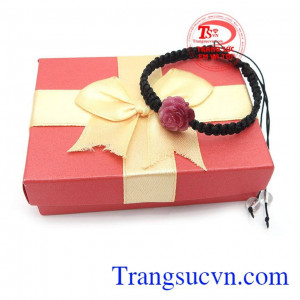 Vòng dây tết ruby thiên nhiên được phái đẹp ưa chuộng