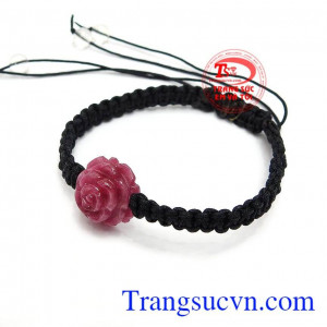 Ruby là biểu tượng ruby tượng trưng cho mặt trời, quyền lực, tự do,thịnh vượng và may mắn, là một loại đá hoàn hảo nhất.