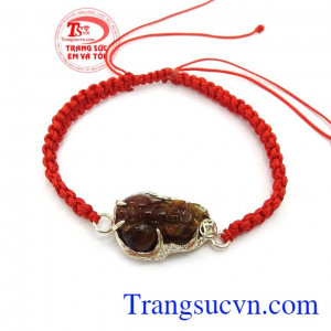 Dây tết tì hưu ngọc cẩm thạch màu nâu hợp với người mệnh thổ và mệnh kim đem lại may mắn cho người đeo
