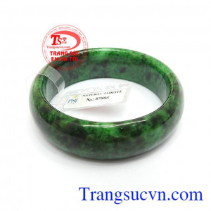 Vòng ngọc thiên nhiên có tác dụng trừ tà, mang bình an, hạnh phúc và thăng tiến trong công việc cho chủ nhân