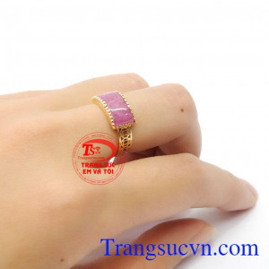 Nhẫn ngọc đeo may mắn