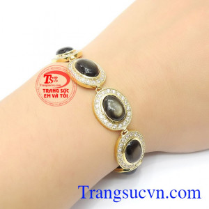 Lắc tay khi đeo trên tay