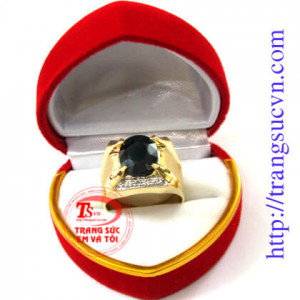 - Nhẫn nam được chế tác bằng vàng 18k