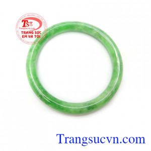 Vòng ngọc cẩm thạch tặng Mẹ