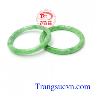 Vòng ngọc cẩm thạch tặng Mẹ