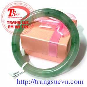 Vòng tay ngọc jadeite size 60