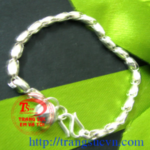 Lắc tay trẻ em