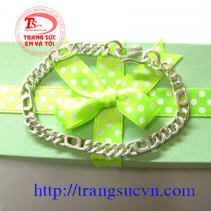 Lắc bạc ta dành cho trẻ