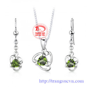 Hoa tai mặt dây peridot