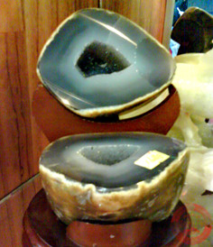 Động thạch anh