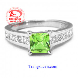 Nhẫn vàng trắng peridot