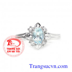 Aquamarine mang màu của nước tuyệt đẹp