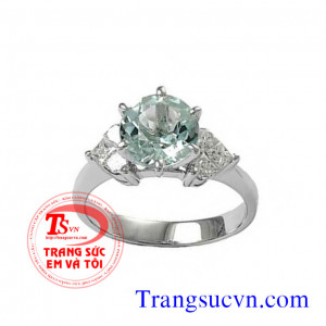 Aquamarine mang màu của nước tuyệt đẹp