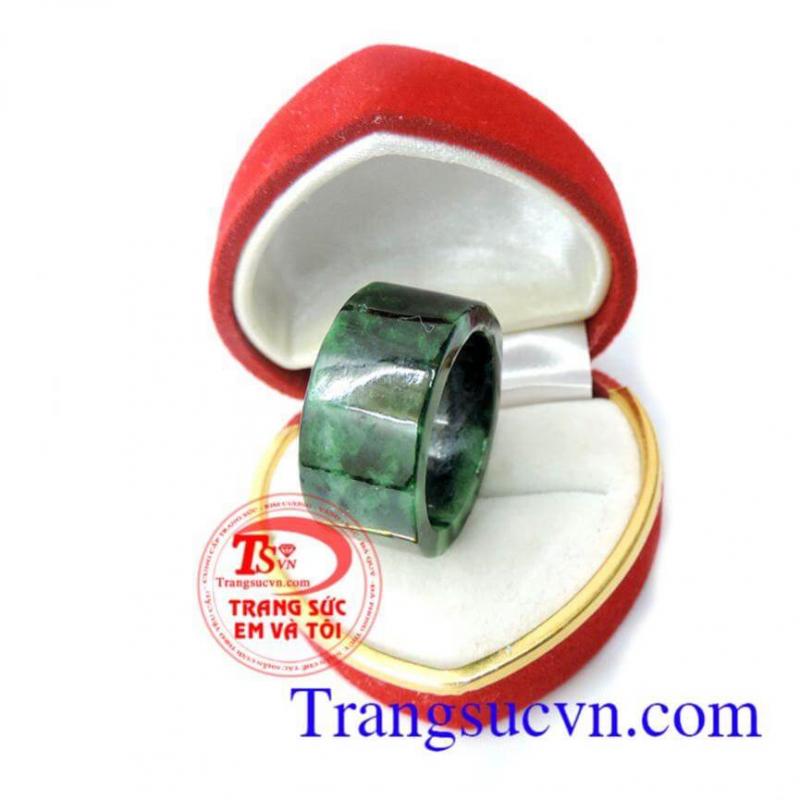 Nhẫn ngọc tự nhiên Jadeite