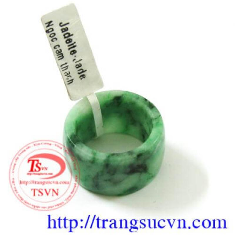 Nhẫn ngọc jadeite ngón út