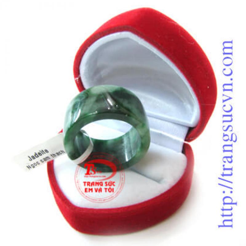 Nhẫn nam thiên nhiên Jadeite