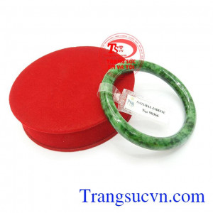 Vòng ngọc tinh túy của trời và đất trên người còn tốt cho vận khí, sức khỏe và tiền tài