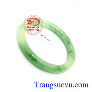 Vòng ngọc thiên nhiên đẹp