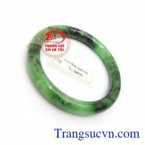 Vòng ngọc cẩm thạch chứa nguồn năng lượng dồi dào vừa mang lại may mắn, bình an, tài lộc