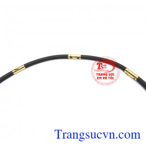 Dây cao su được điểm bằng các đốt vàng với họa tiết trăng sao