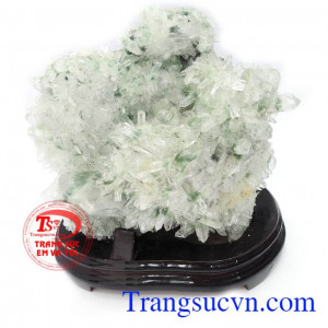 Thạch Anh Tinh Đám May Mắn với ý nghĩa phong thủy luôn hướng đền điều tốt đẹp, với khả năng vươn cao, vươn xa của bản thân